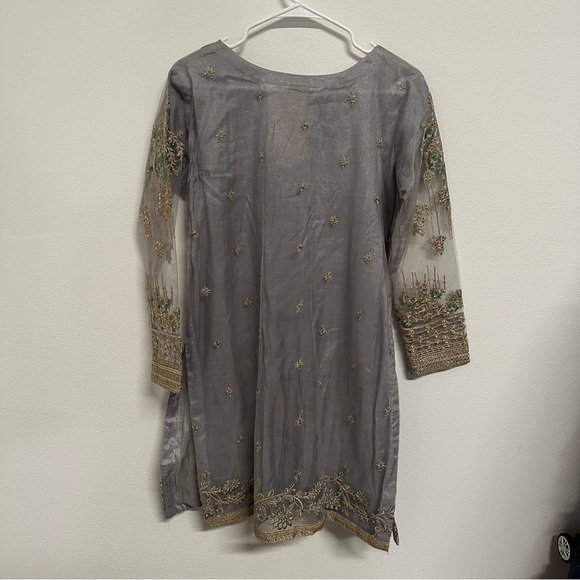 Elegant Grey Embroidered 3-Piece Gharara Set | Formal / Nikkah Outfit - Picture 6 of 10